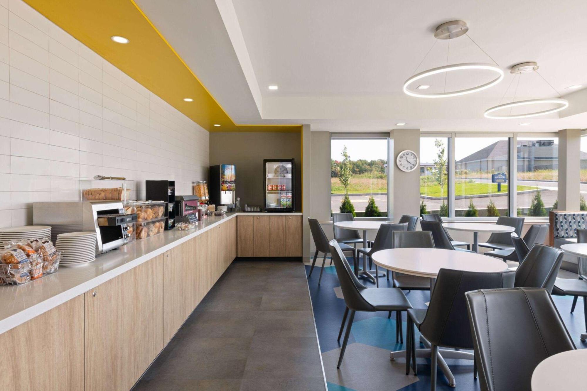 Microtel Inn & Suites By Wyndham Lachute Exterior foto
