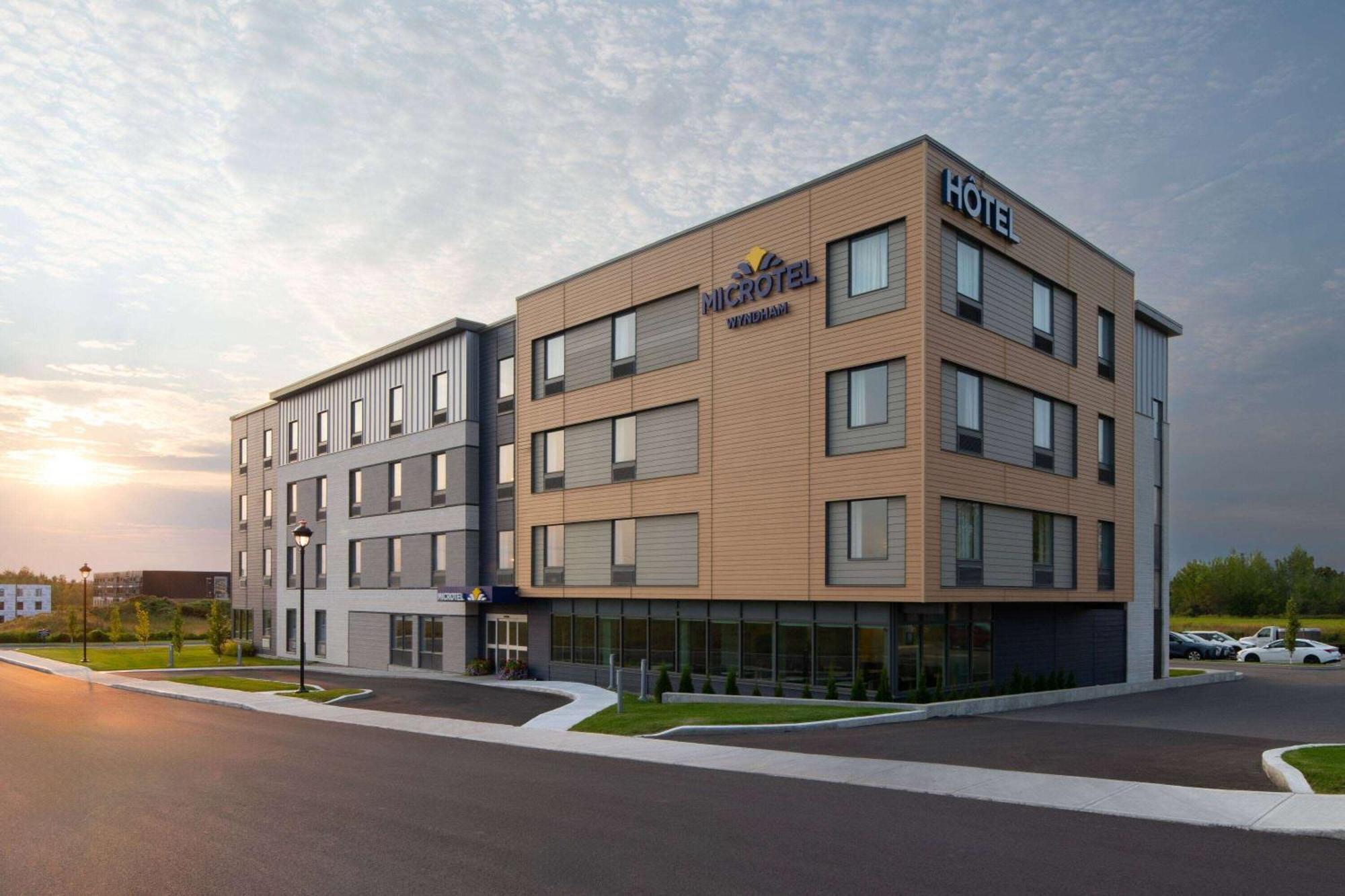 Microtel Inn & Suites By Wyndham Lachute Exterior foto