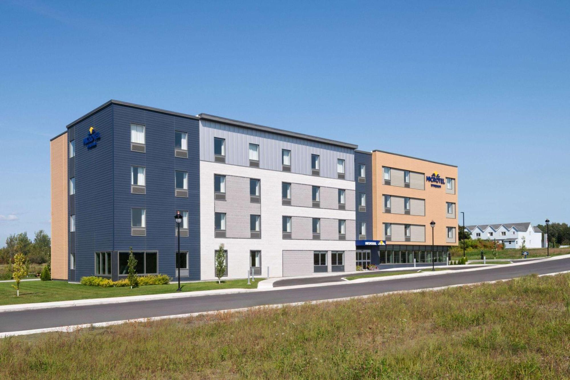 Microtel Inn & Suites By Wyndham Lachute Exterior foto